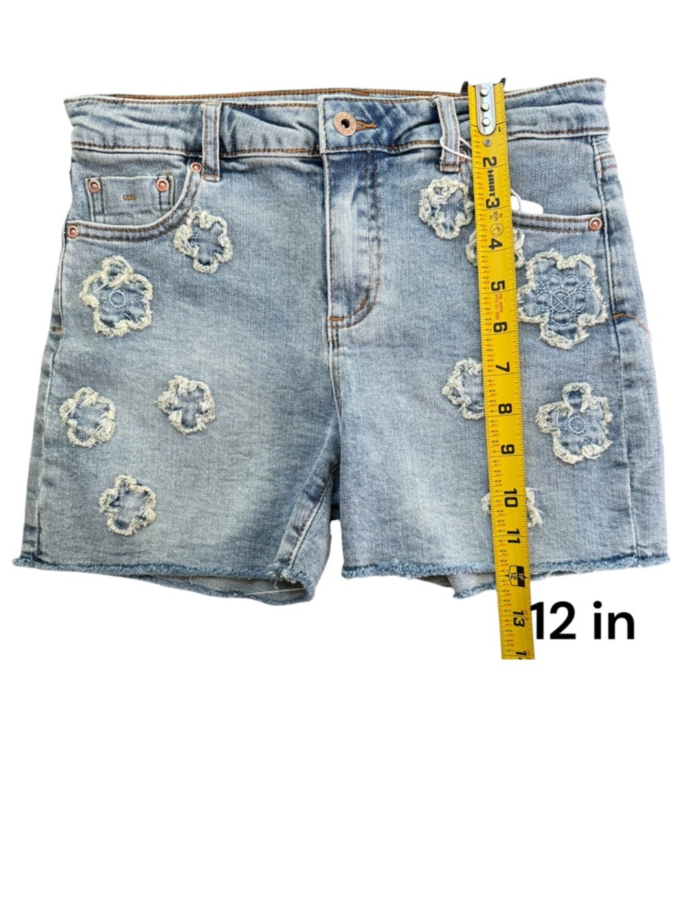 Tractr Denim Shorts Girls Light Wash Size 14 Crochet Flower Patch Frayed NWT - Picture 9 of 11